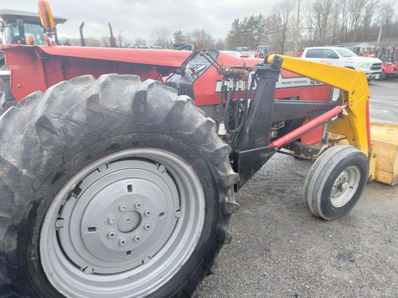 Tractors  MF265 with loader Photo